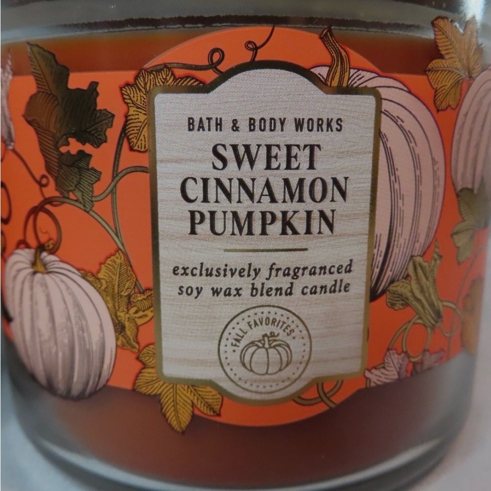 Sweet Cinnamon Pumpkin 3-Wick Candle.